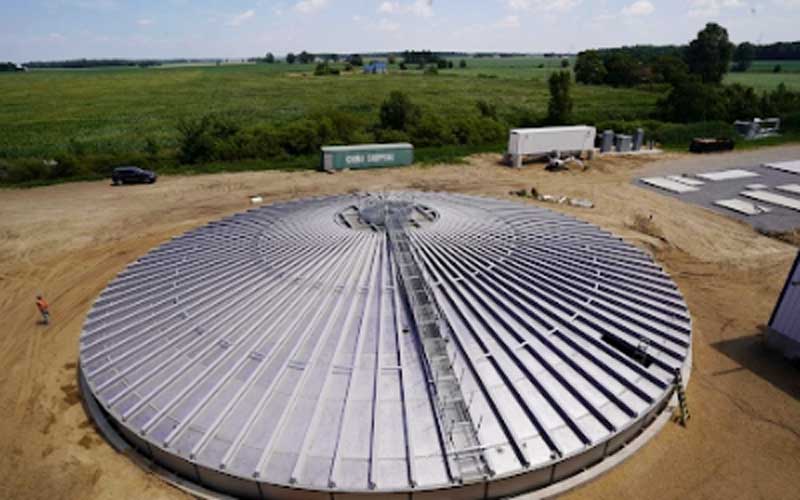 Biogas digester roof